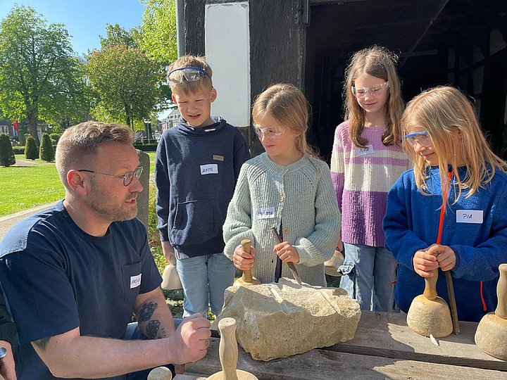 Die MuseumsKids bei einer Aktion im Museum Abtei Liesborn
