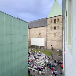 Open-Air-Kinonacht im Liesborner Kreuzgang