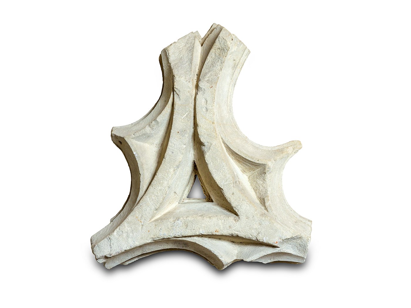 Maßwerkfragment mit spitzbogigem Zwickel