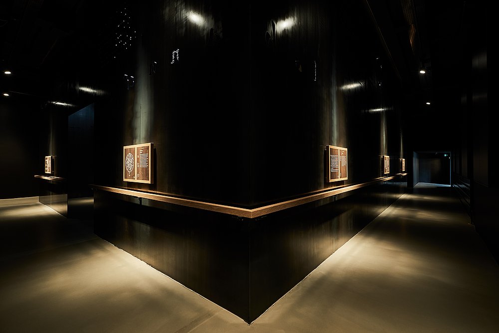 Tastbare Stationen im Umgang des Evangeliarraums