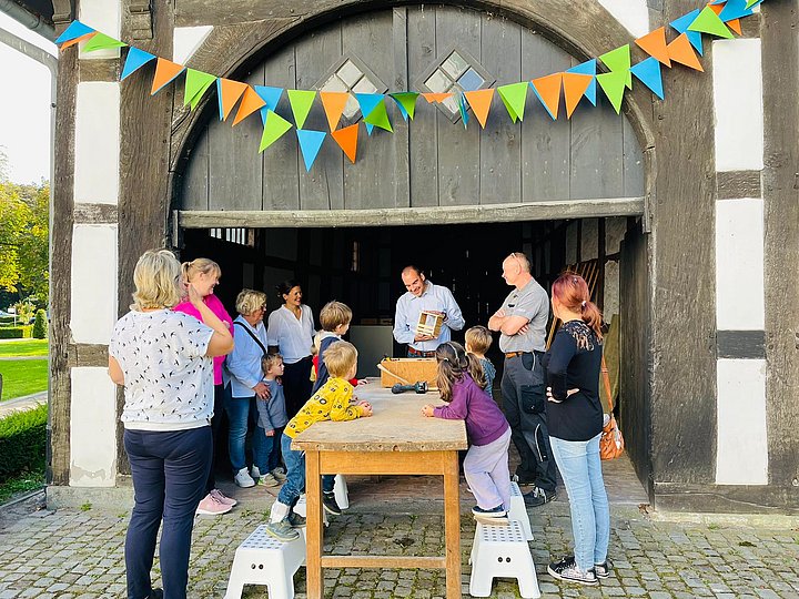 Die MuseumsKids bei einer Aktion im Museum Abtei Liesborn